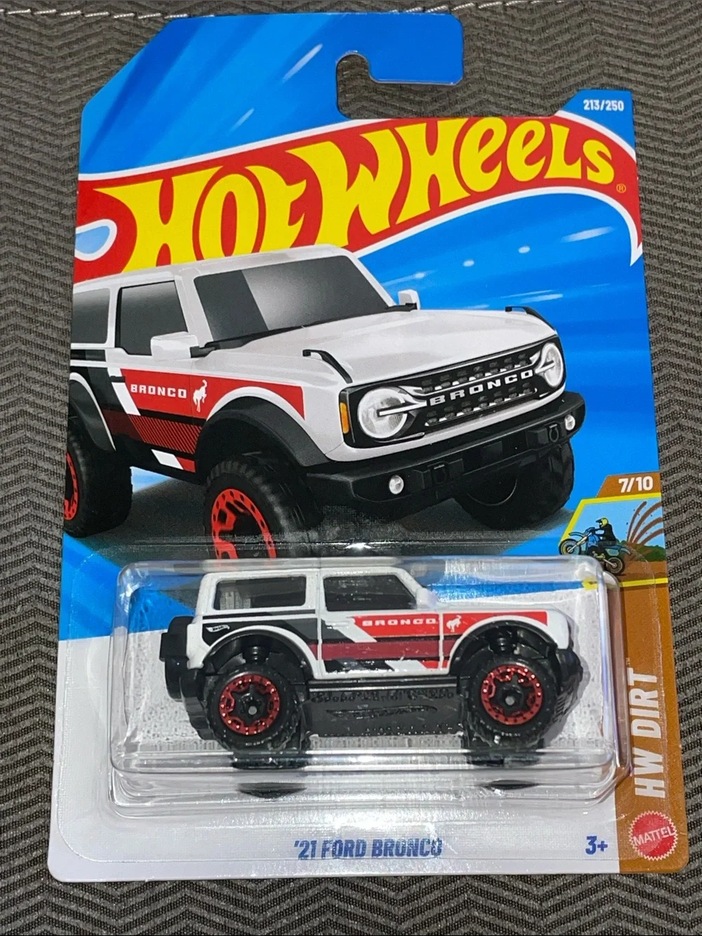 '21 Ford Bronco Hot Wheels White and Red